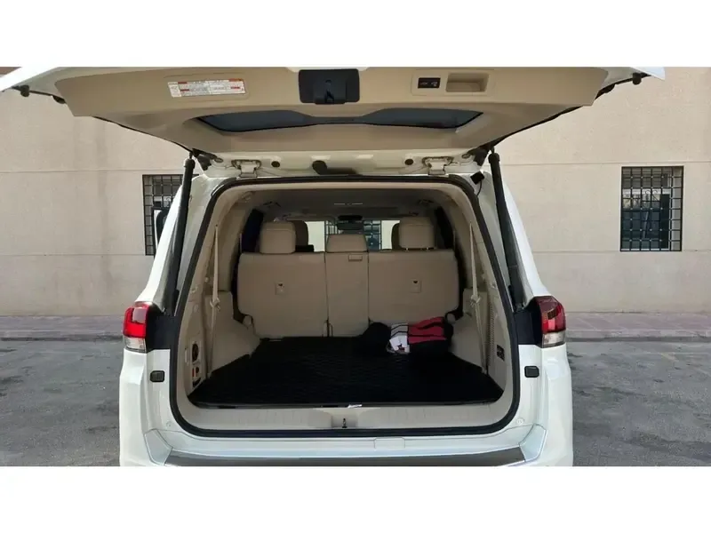 Toyota Land Cruiser Wagon 2023